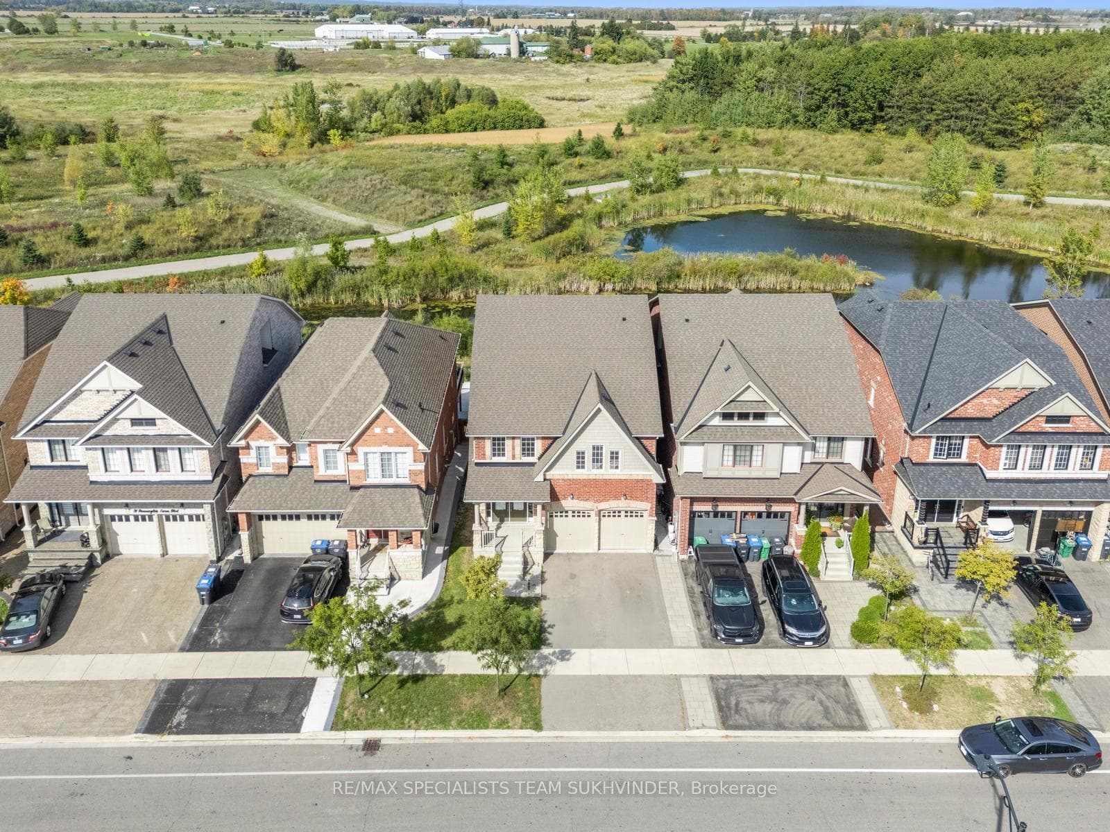 95 Bonnieglen Farm Boulevard photo 1