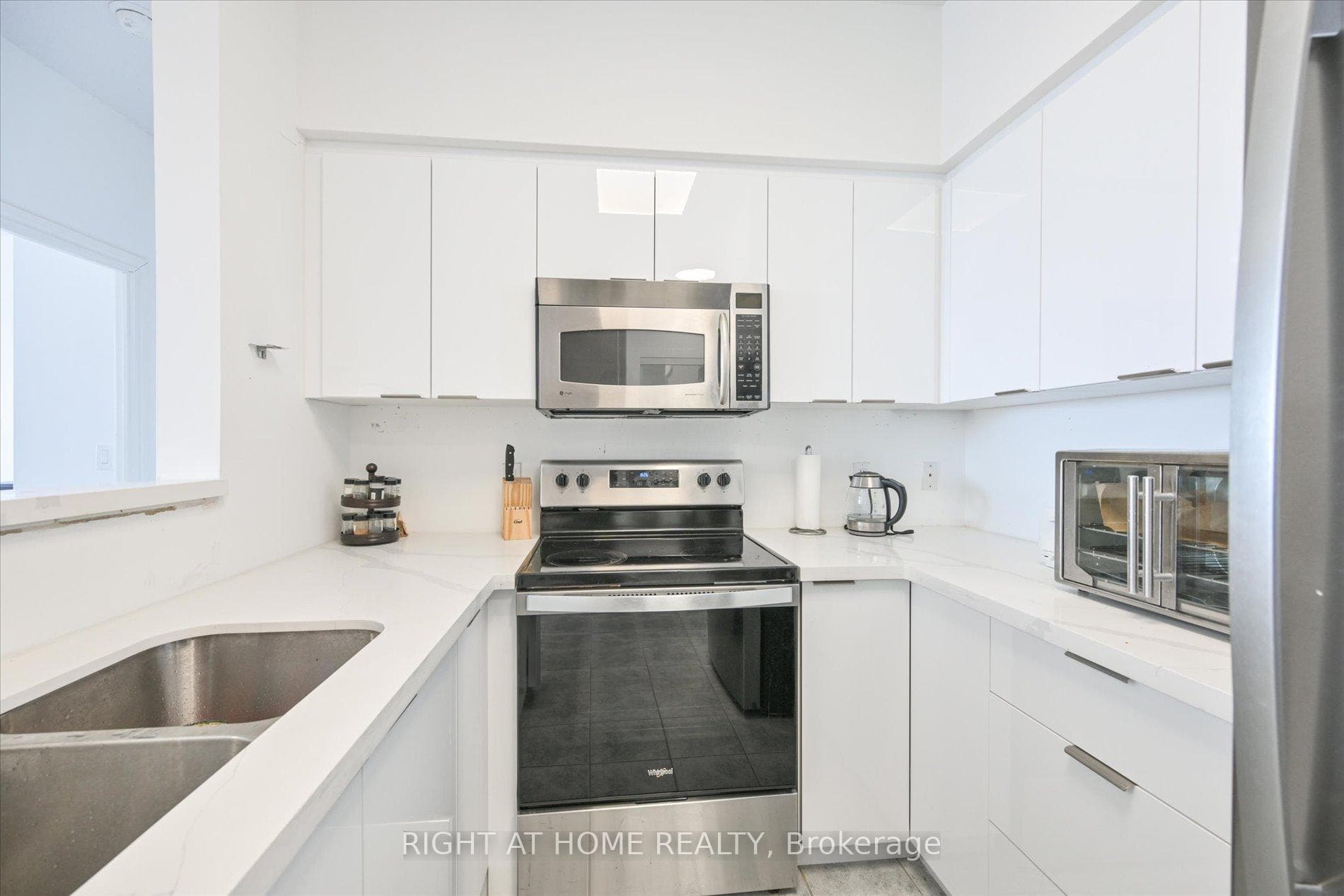 16 Dallimore Circle Unit 818 photo 11