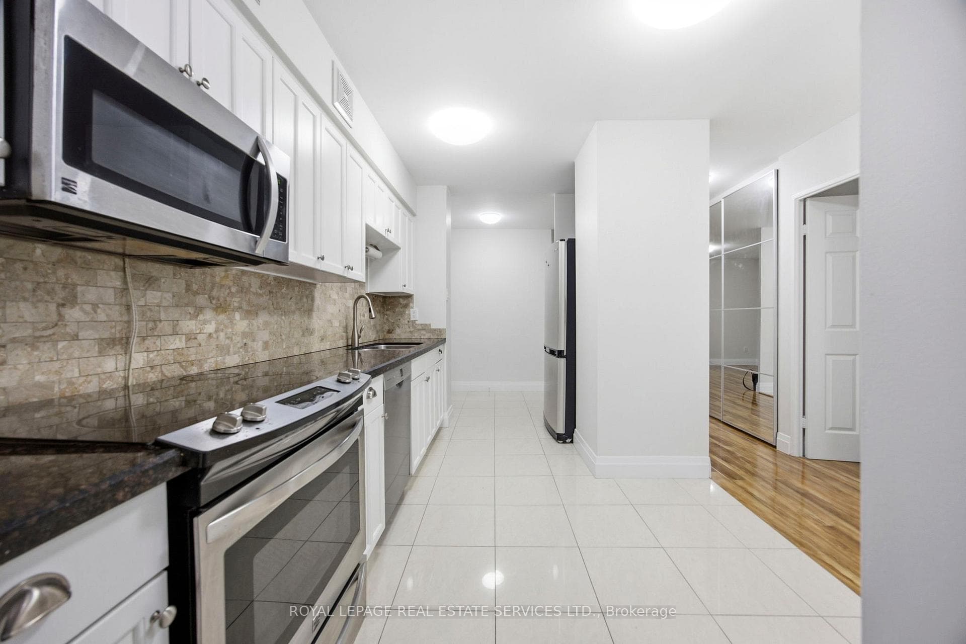 1 Royal Orchard Boulevard Unit 105 photo 17