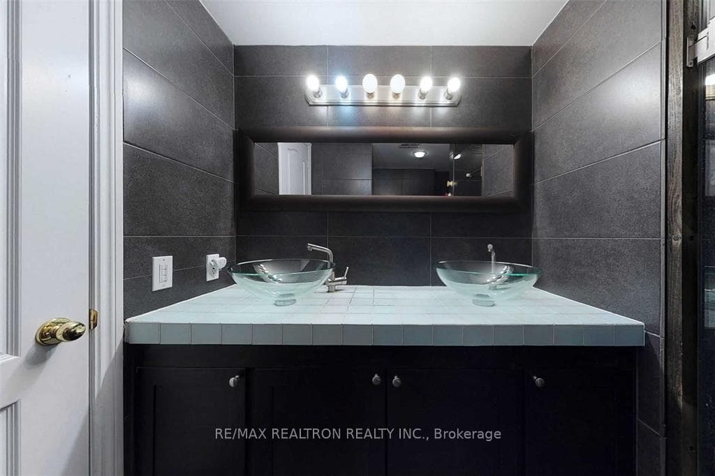 18 William Carson Crescent Unit 211 photo 15
