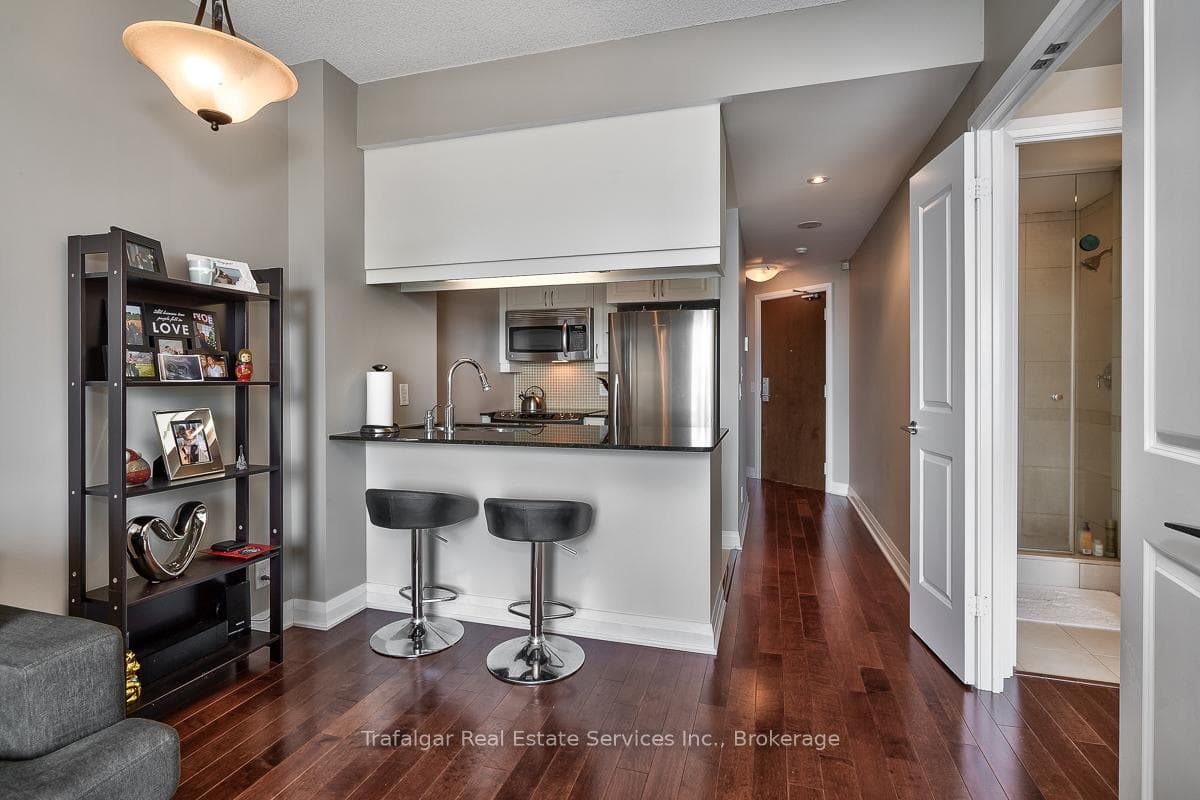 1055 Southdown Road Unit 512 photo 8