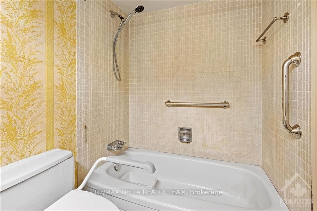 370 DOMINION Avenue Unit PH6 photo 21