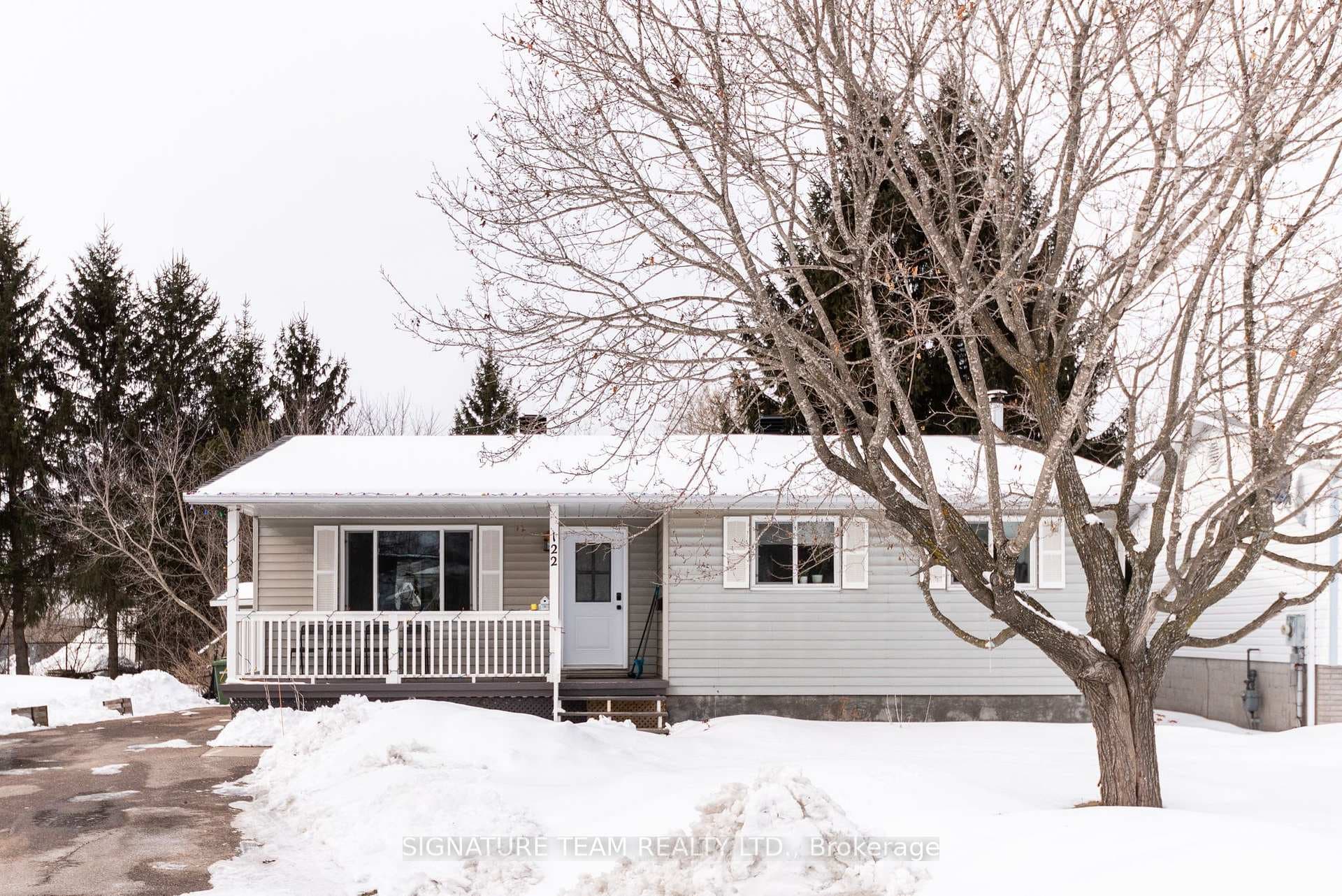 122 Springfield Crescent photo 3