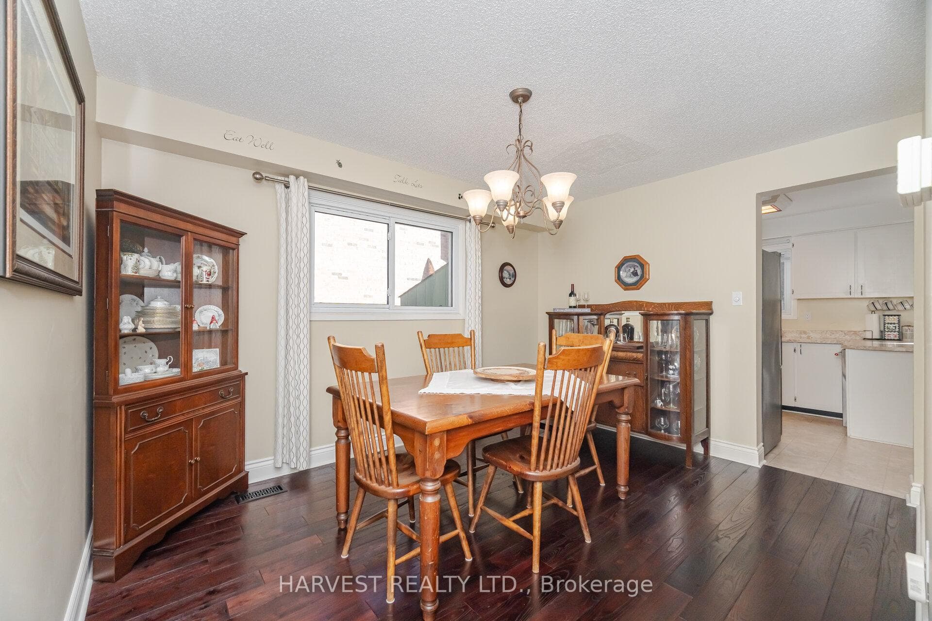 354 Darlington Crescent photo 19