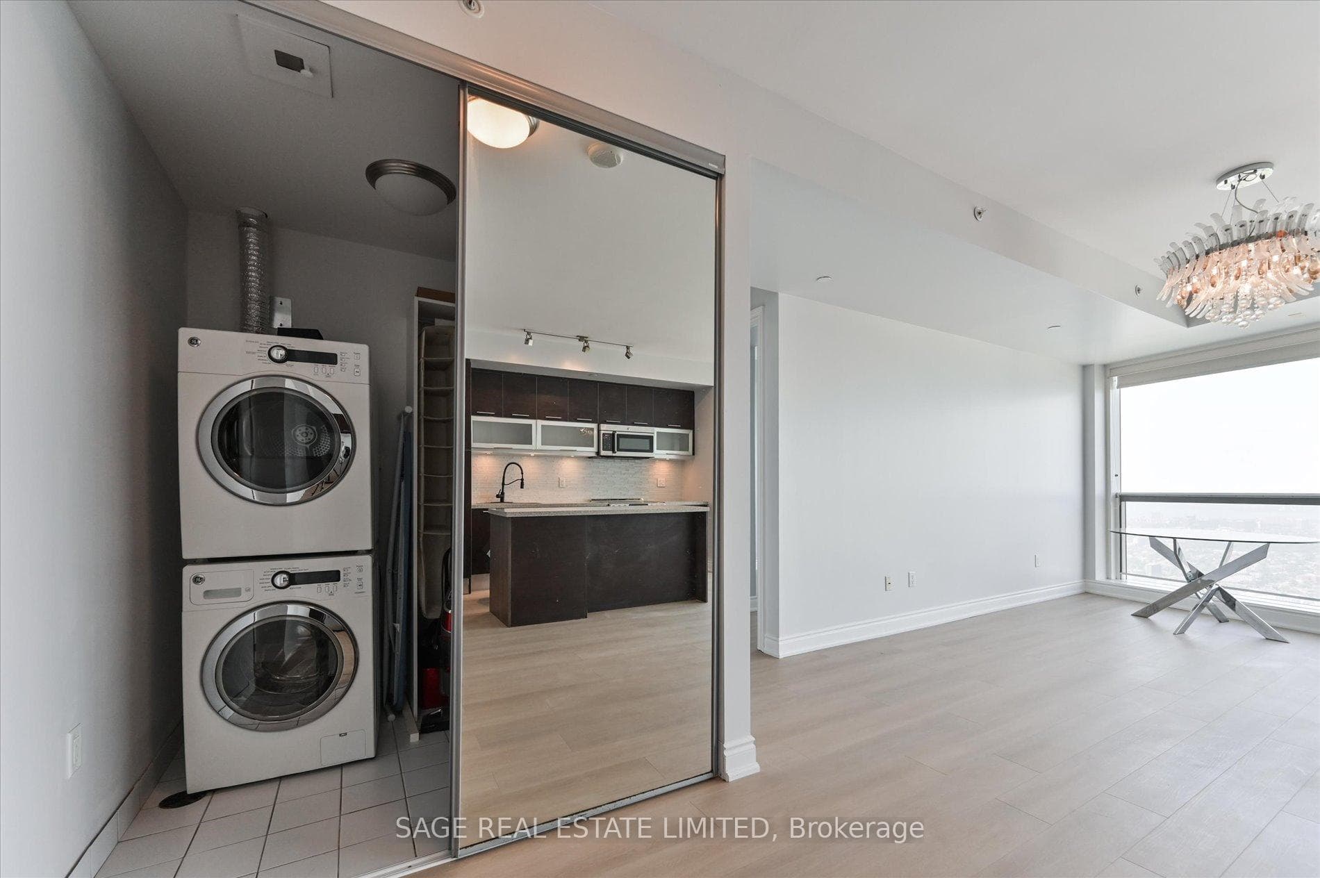388 Yonge Street Unit 6814 photo 20