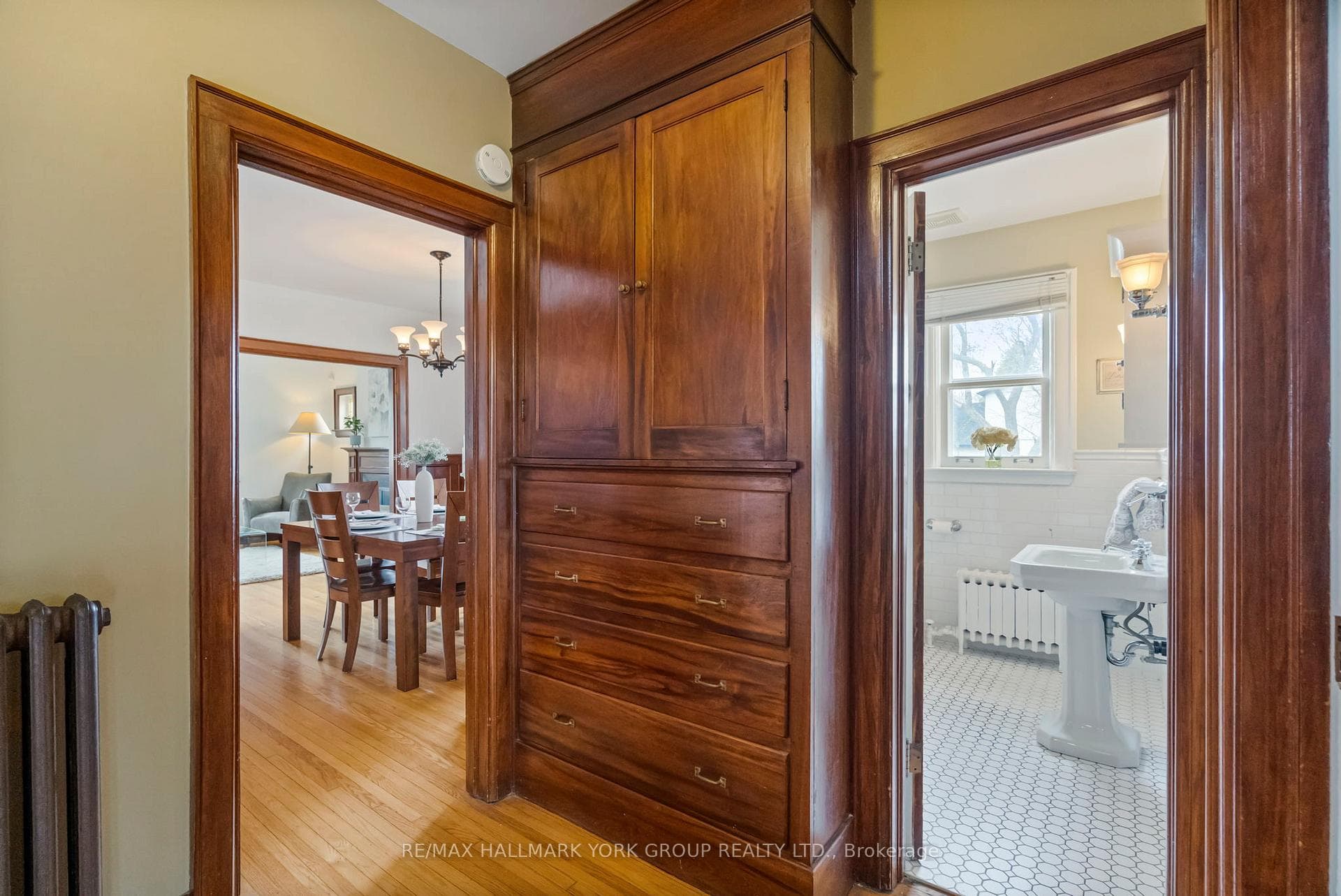 169 Clarence Street photo 12