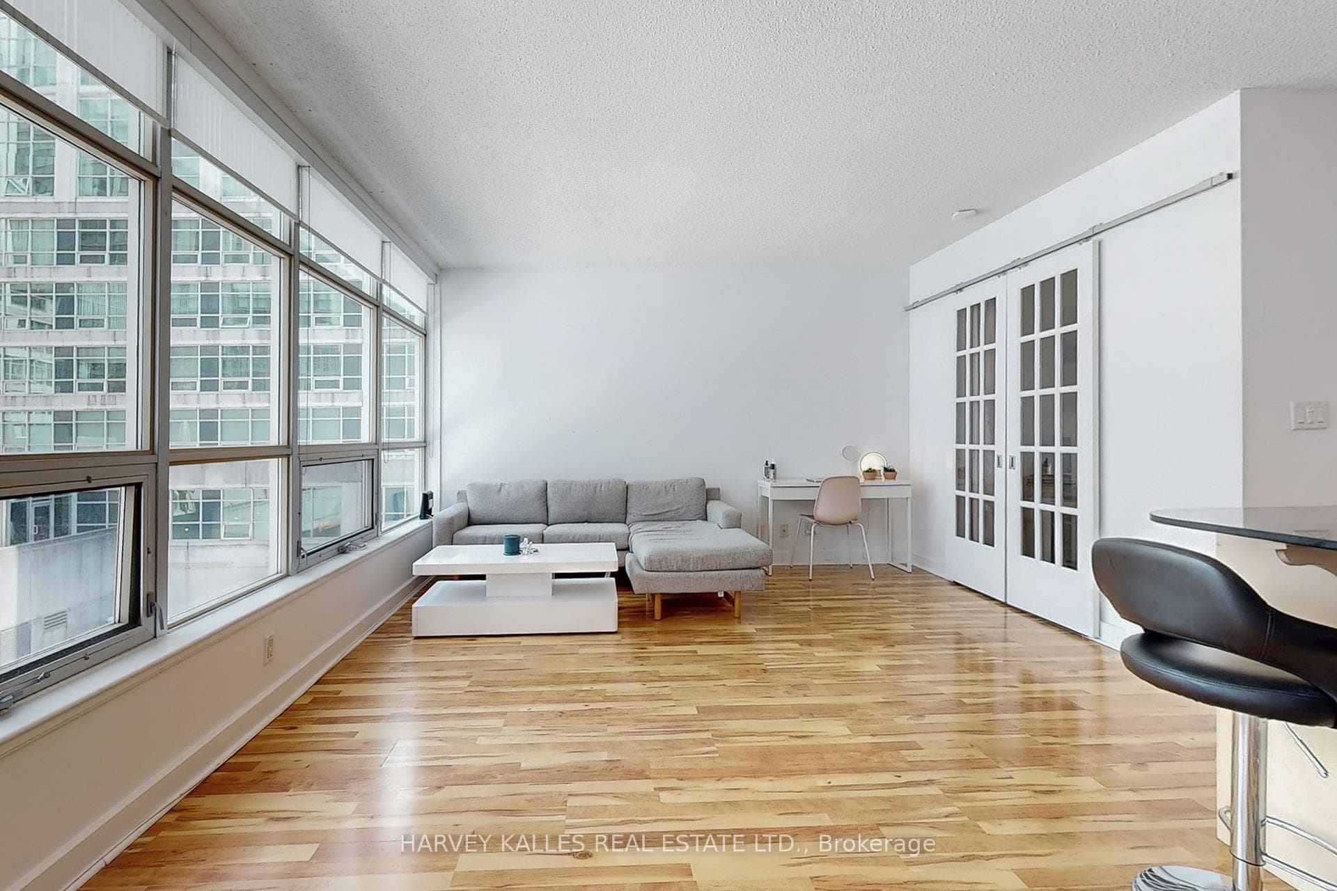 350 Wellington Street Unit 319 photo 8