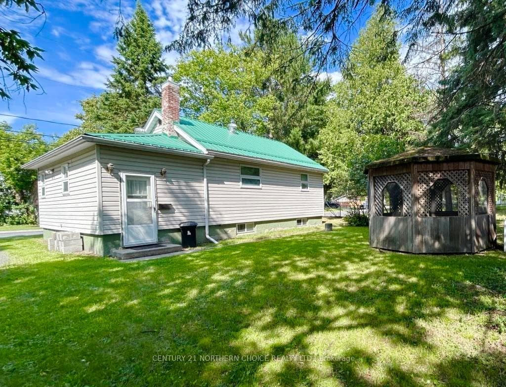 839 Portage Avenue North photo 4