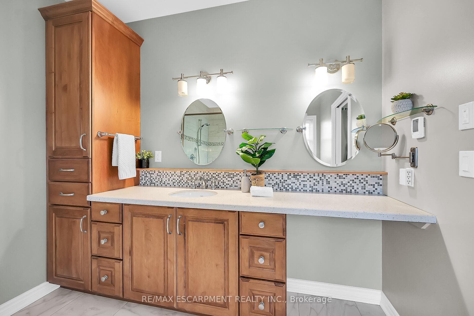 186 DONJON Boulevard photo 24
