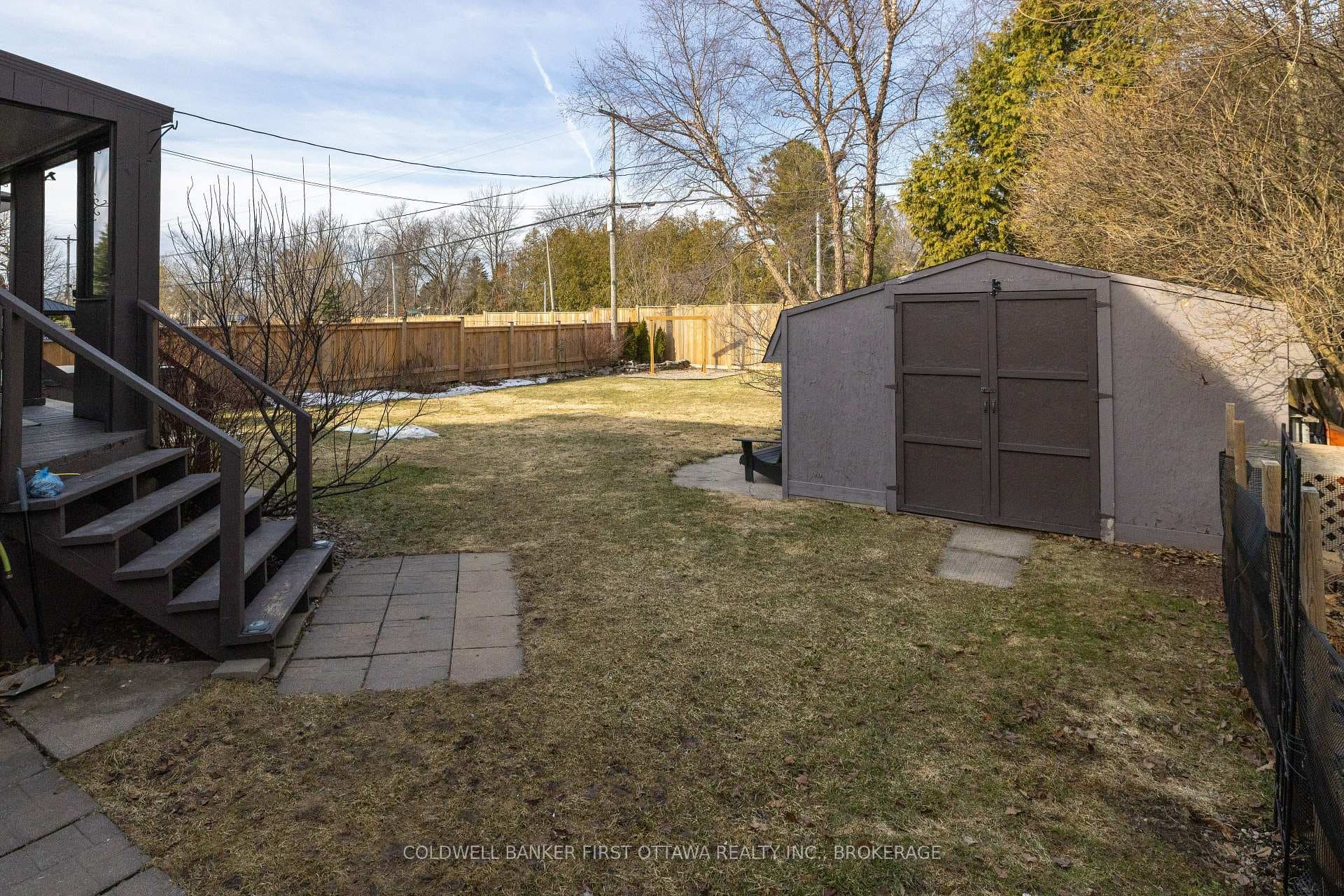 695 Laidlaw Crescent photo 38
