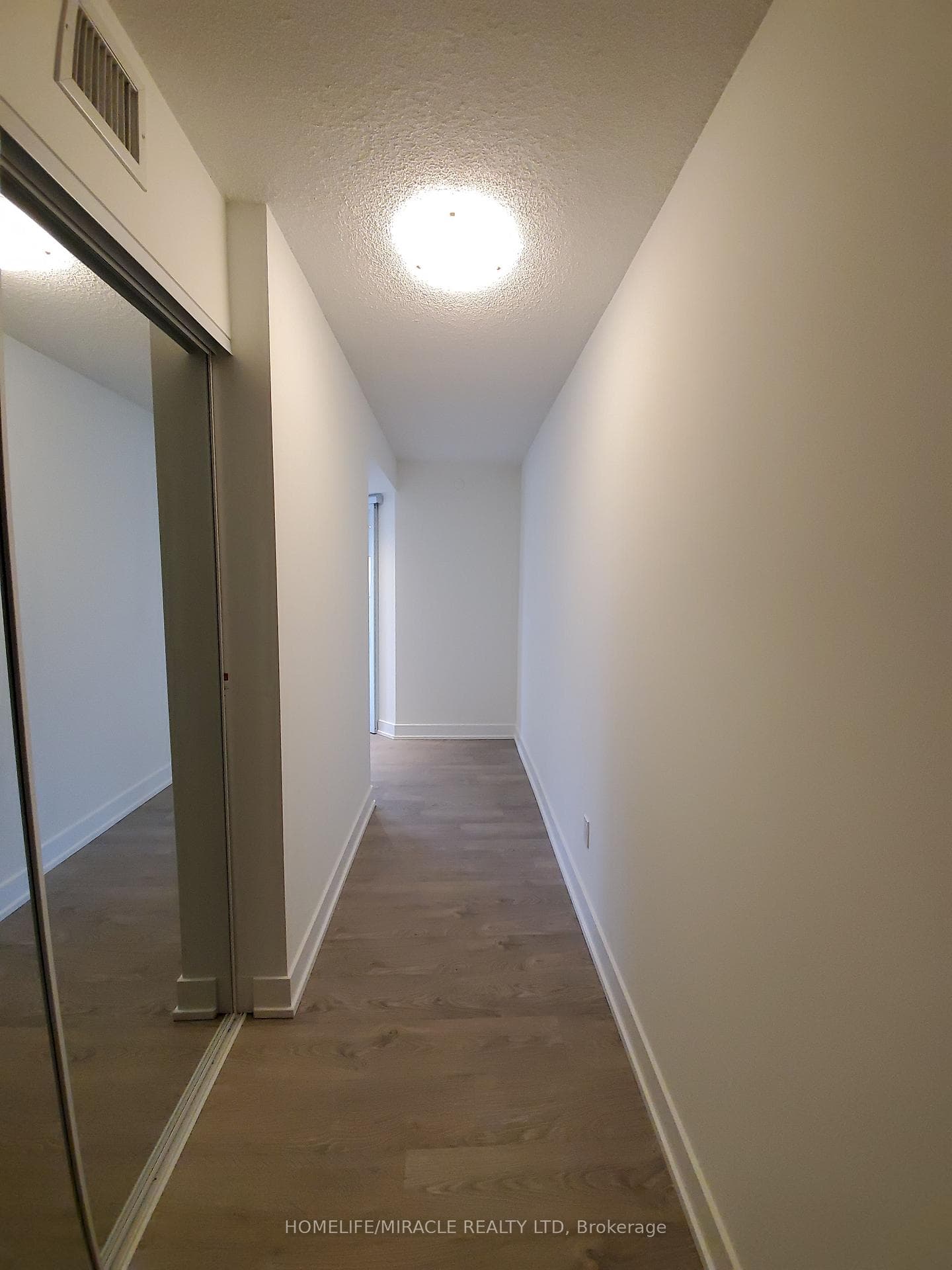 9 Mabelle Avenue Unit 1818 photo 4