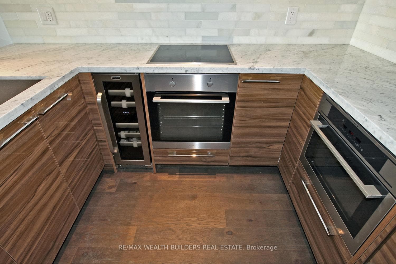 488 University Avenue Unit 3811 photo 14