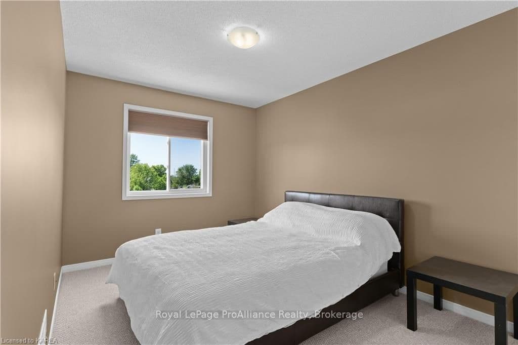 1548 CRIMSON Crescent photo 29