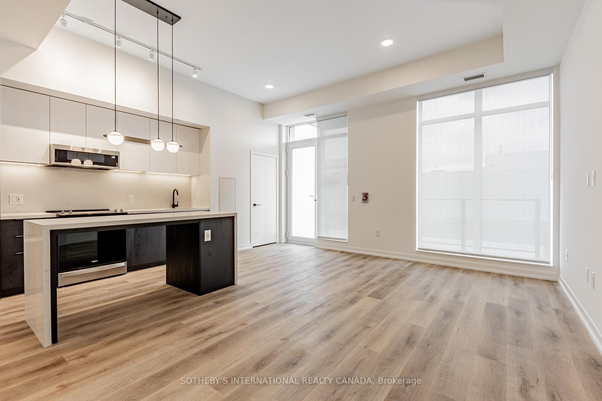5 York Garden Way Unit TH#101 photo 2