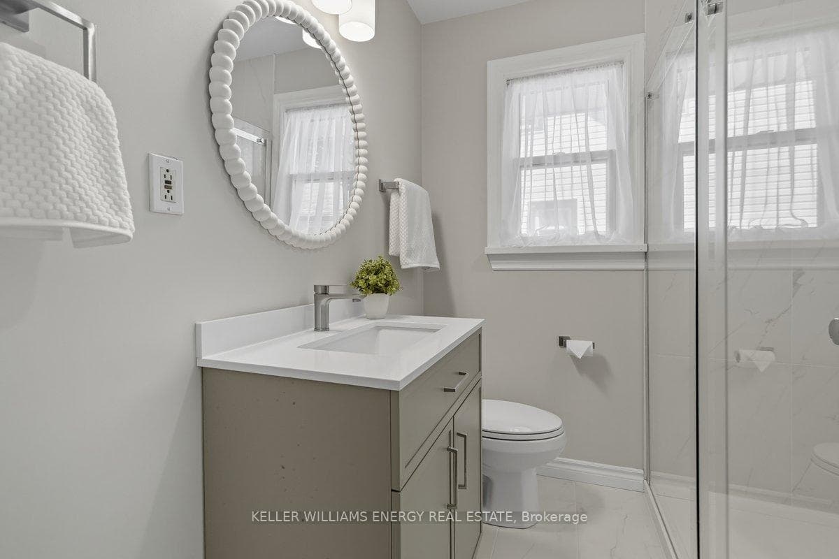 233 Greenwood Avenue photo 13