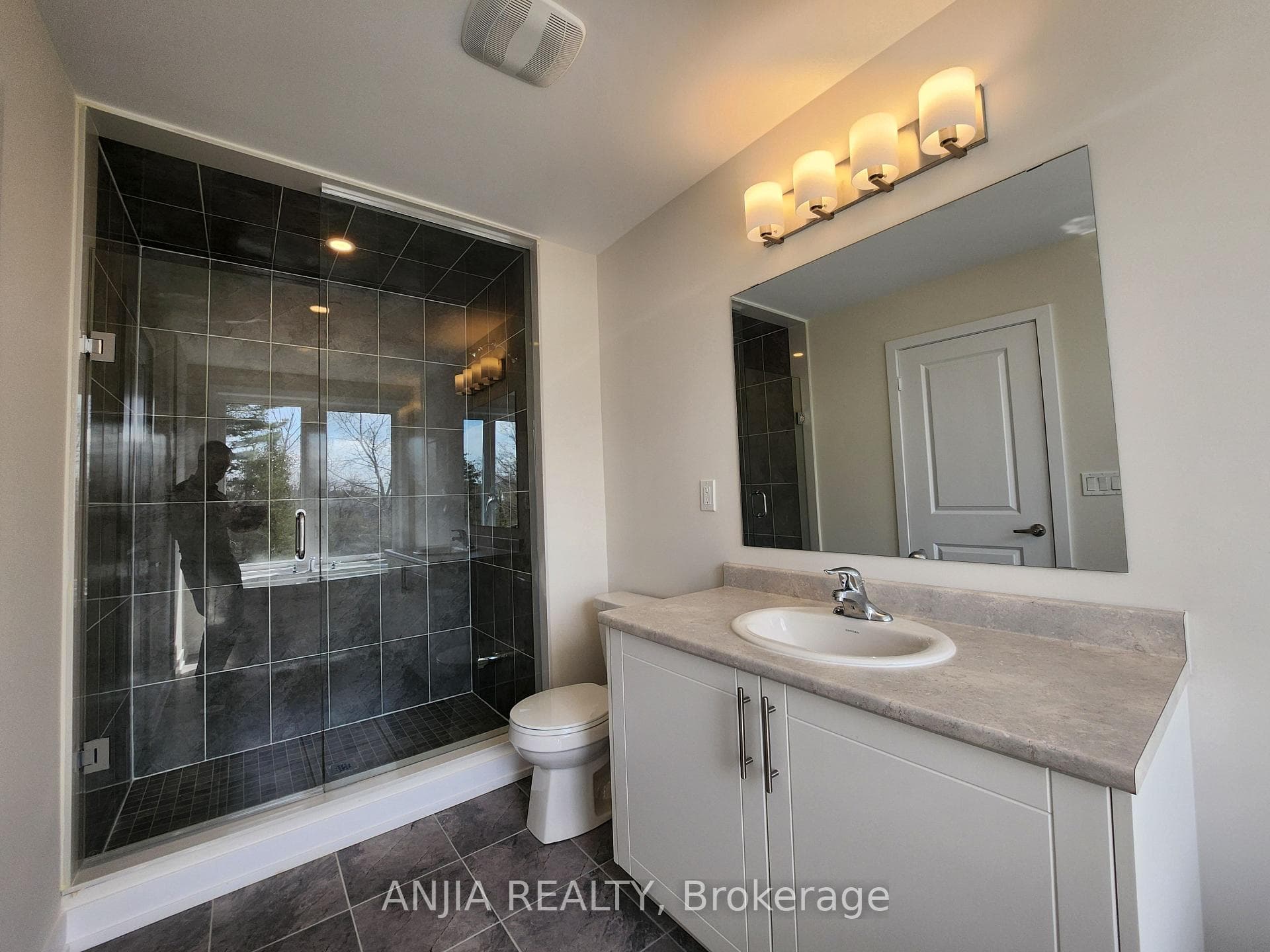 104 Credit Lane photo 24