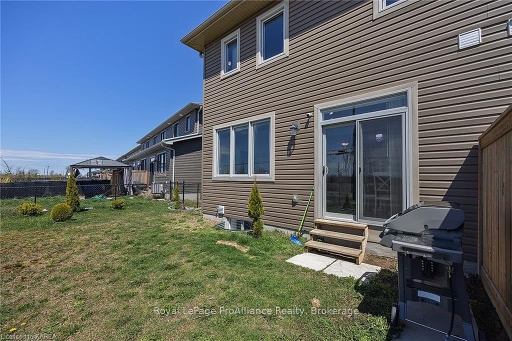 150 DR RICHARD JAMES Crescent photo 9