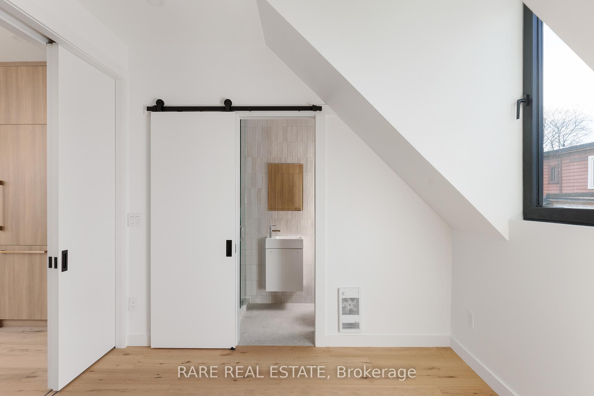 449 Montrose Avenue Unit laneway photo 14