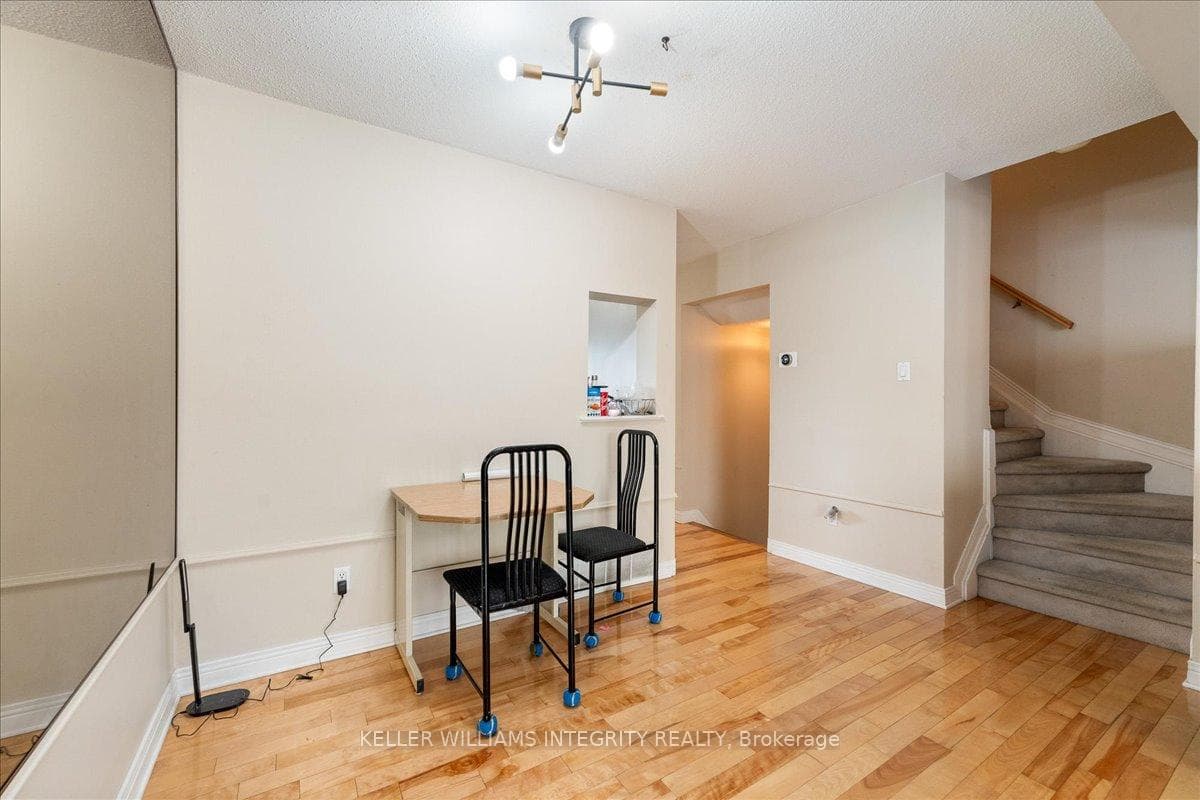 1798 Stonehenge Crescent photo 11