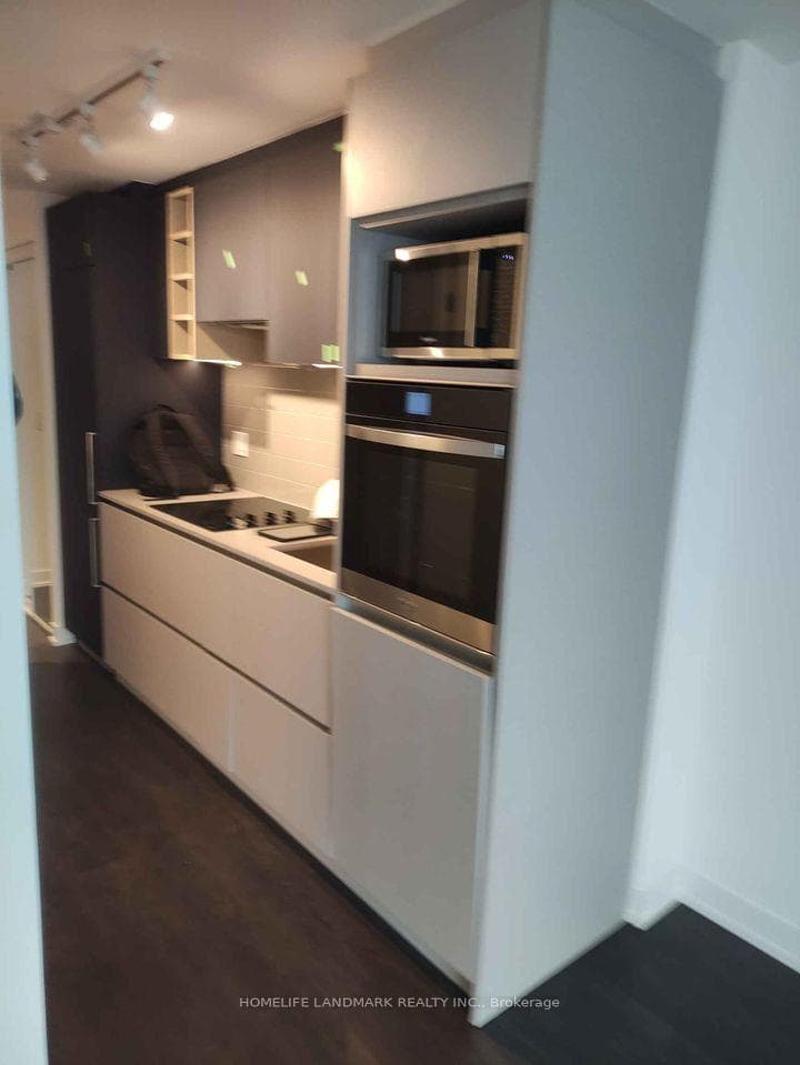 319 Jarvis Street Unit 809 photo 2