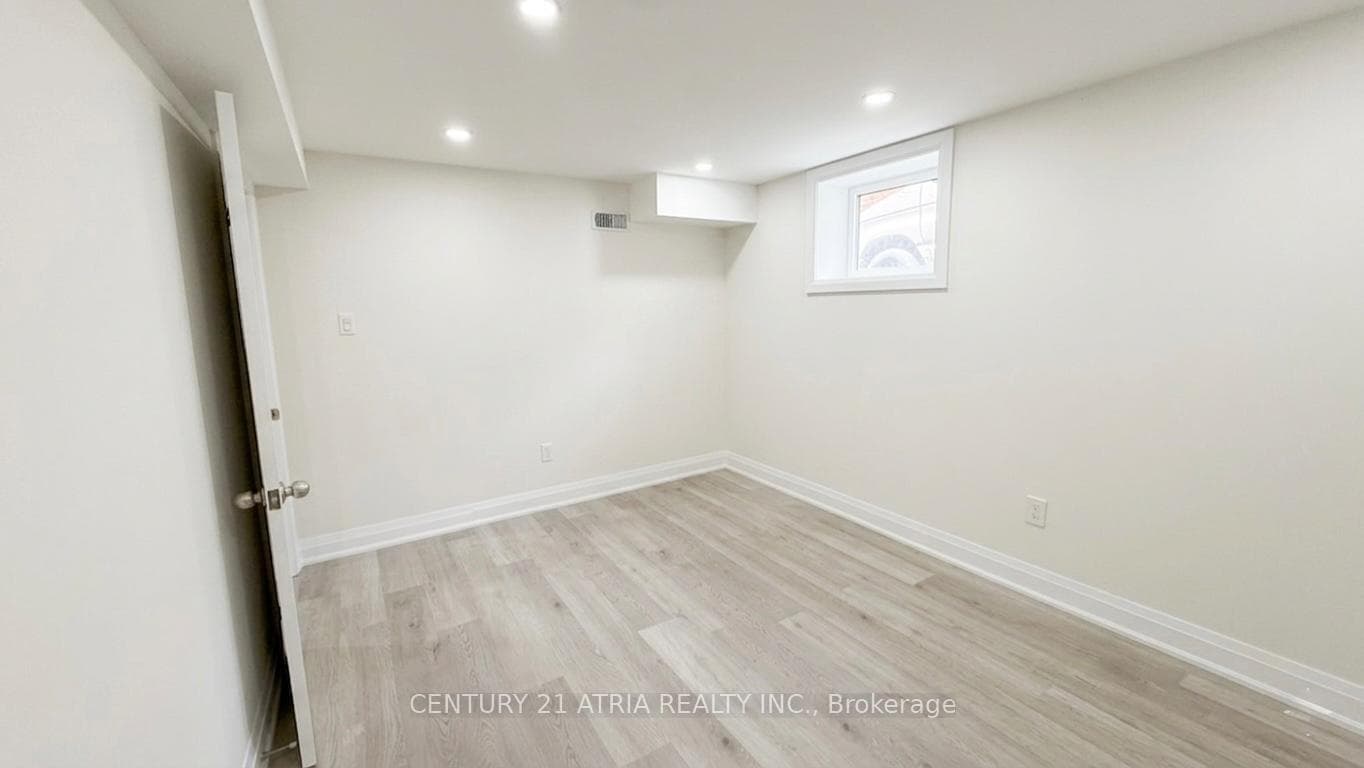 115 Ellington Drive photo 16