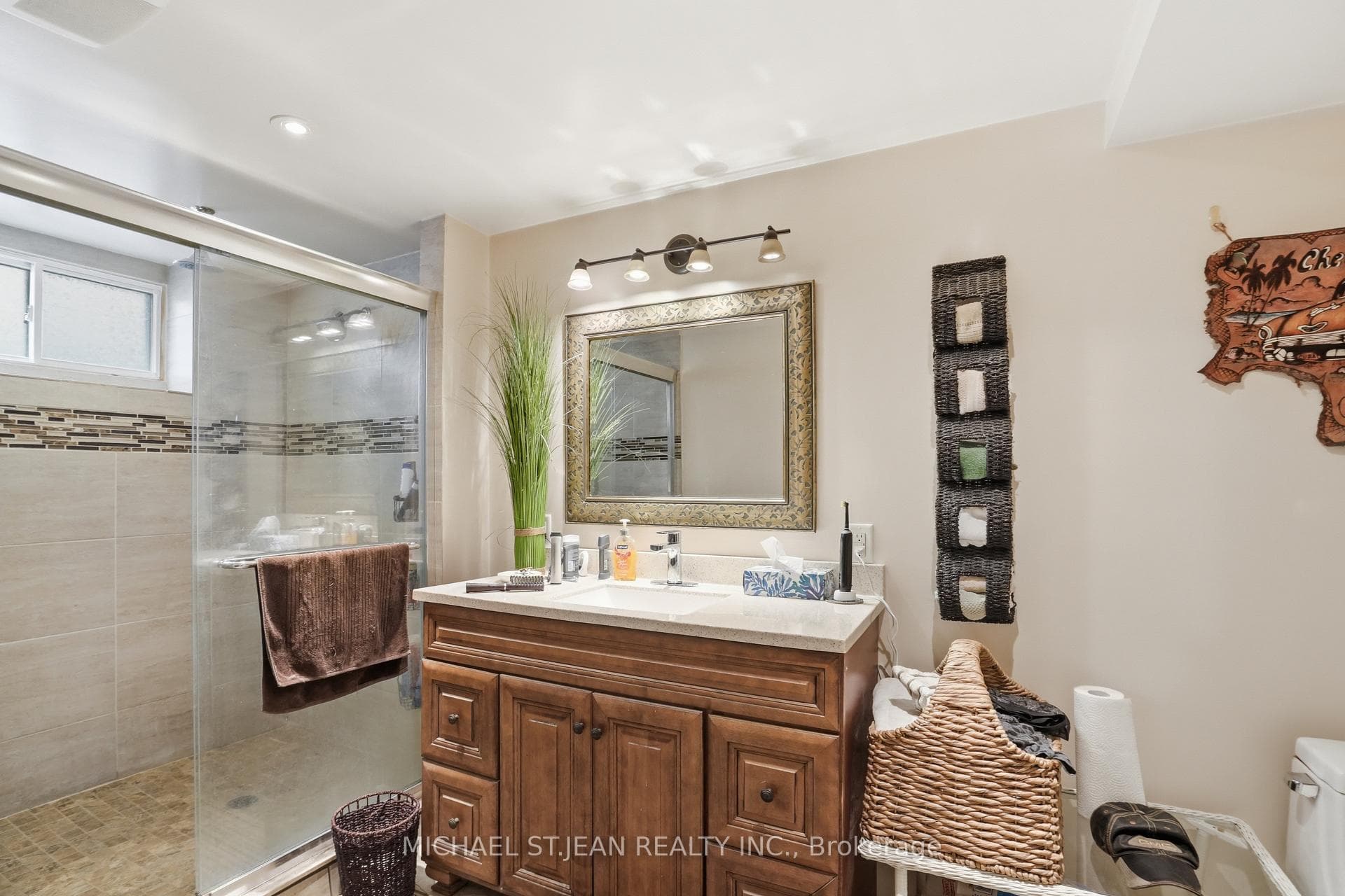 272 Adeline Avenue photo 31