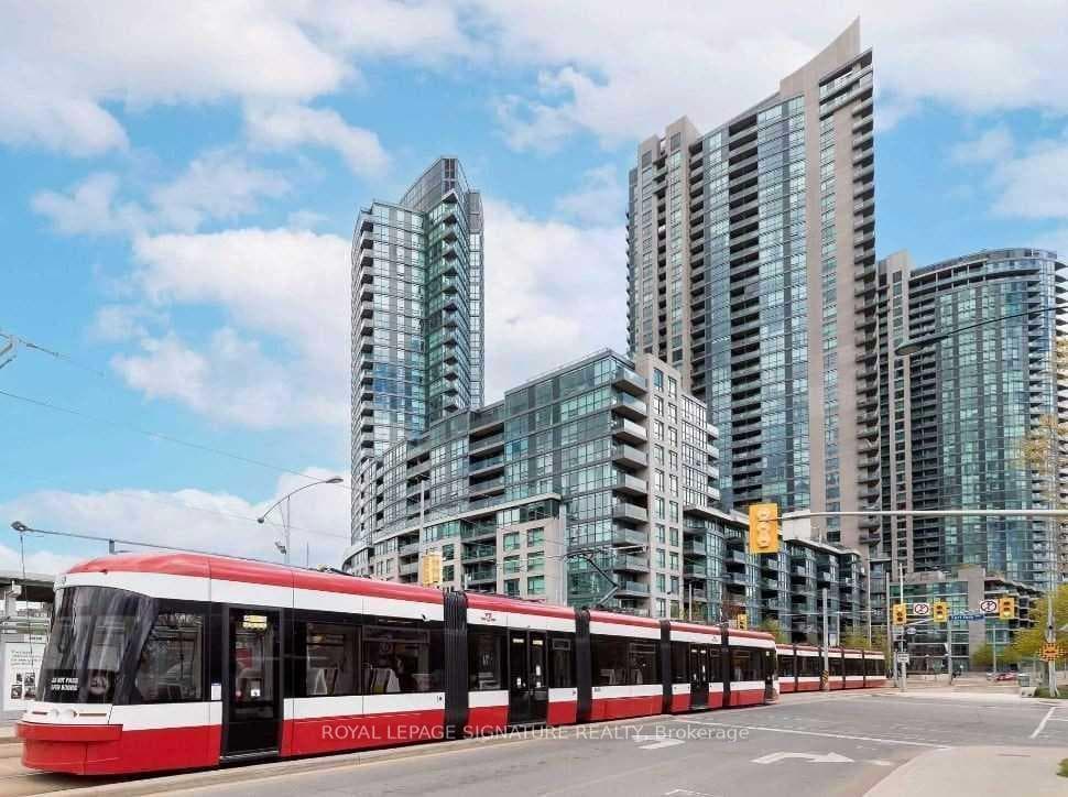 215 Fort York Boulevard Unit 1103 photo 29