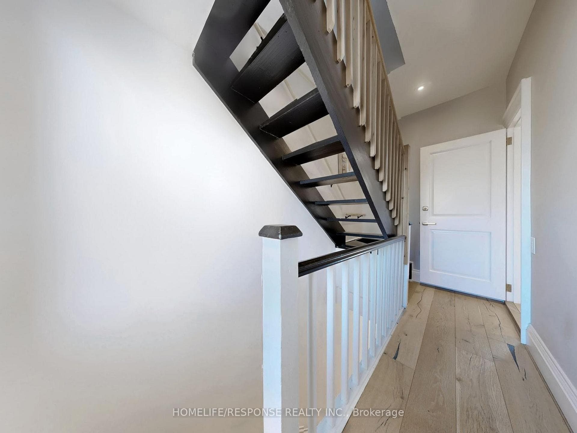 222 MUNRO Street photo 18