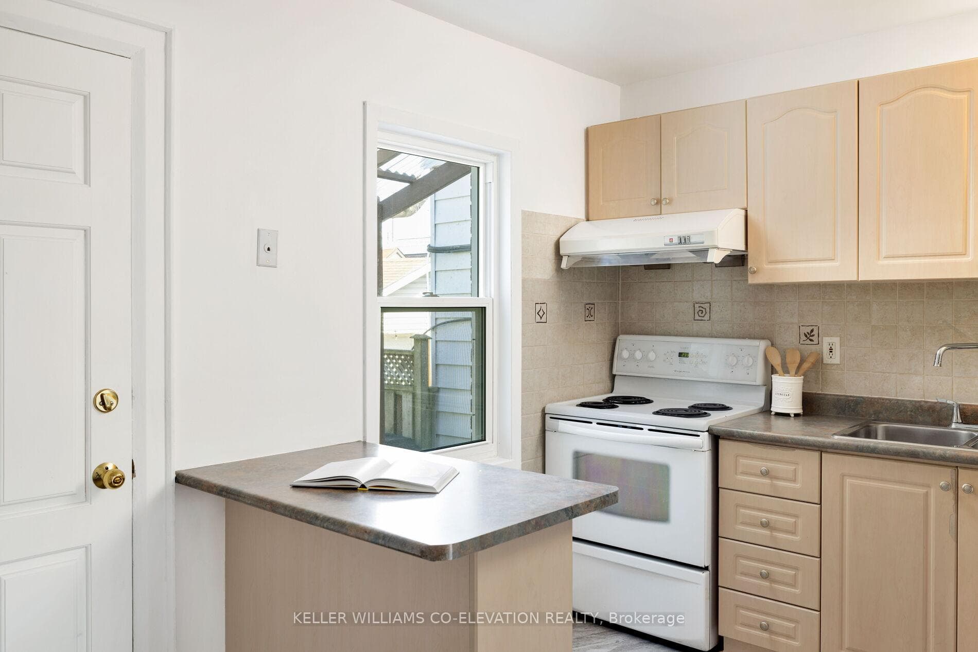 463 Jane Street photo 16