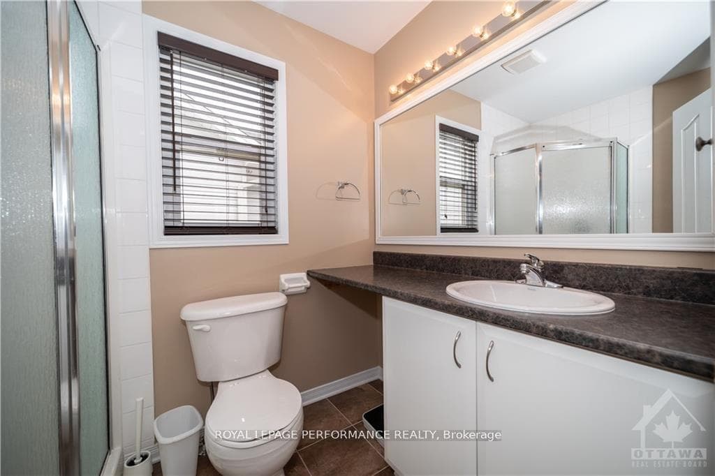 2363 Glandriel Crescent photo 12