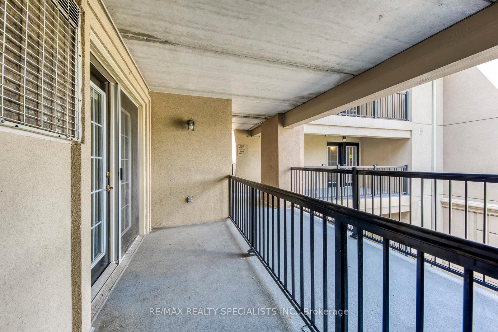 2035 Appleby Line Unit 308 photo 25