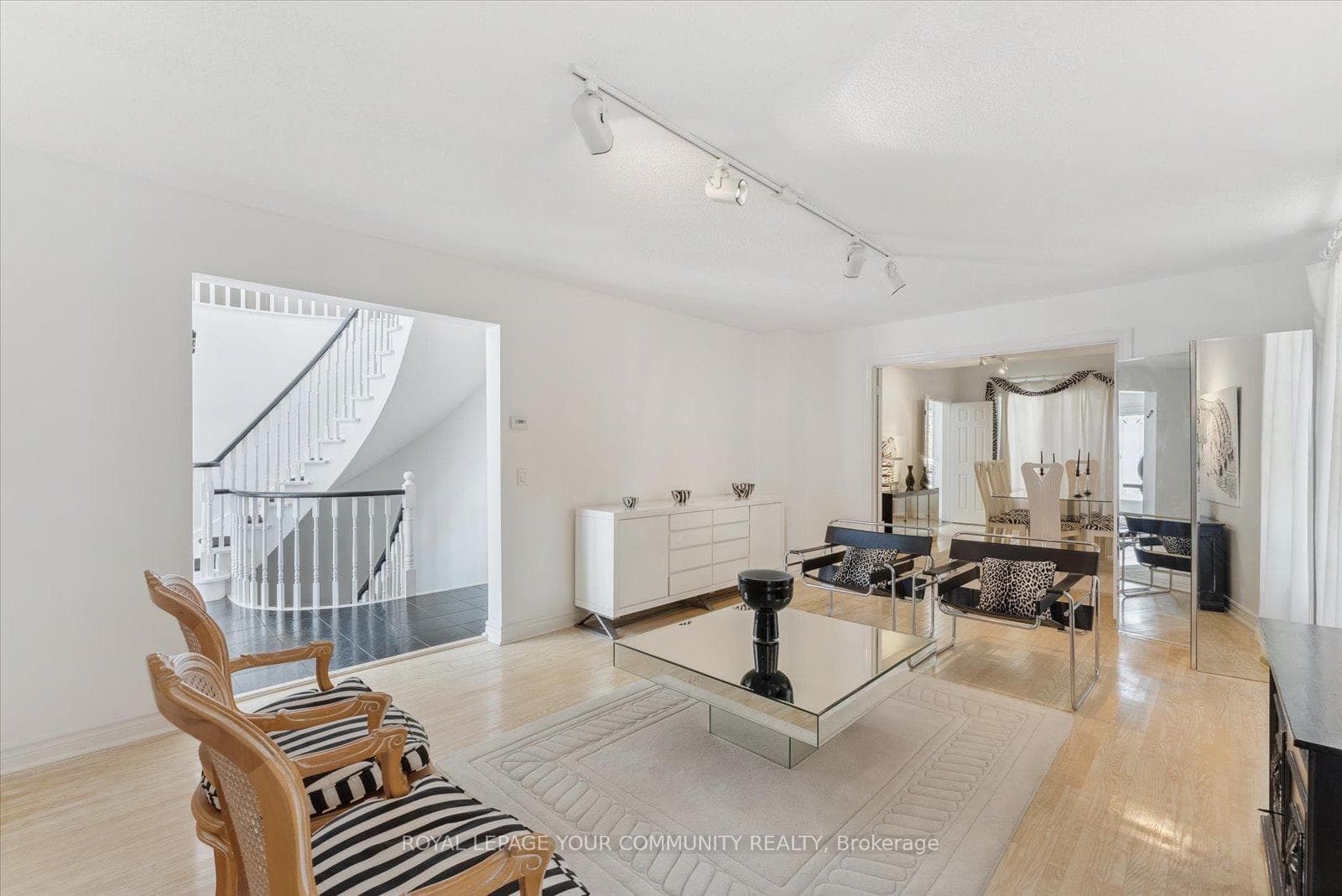 498 Elgin Mills Road photo 4