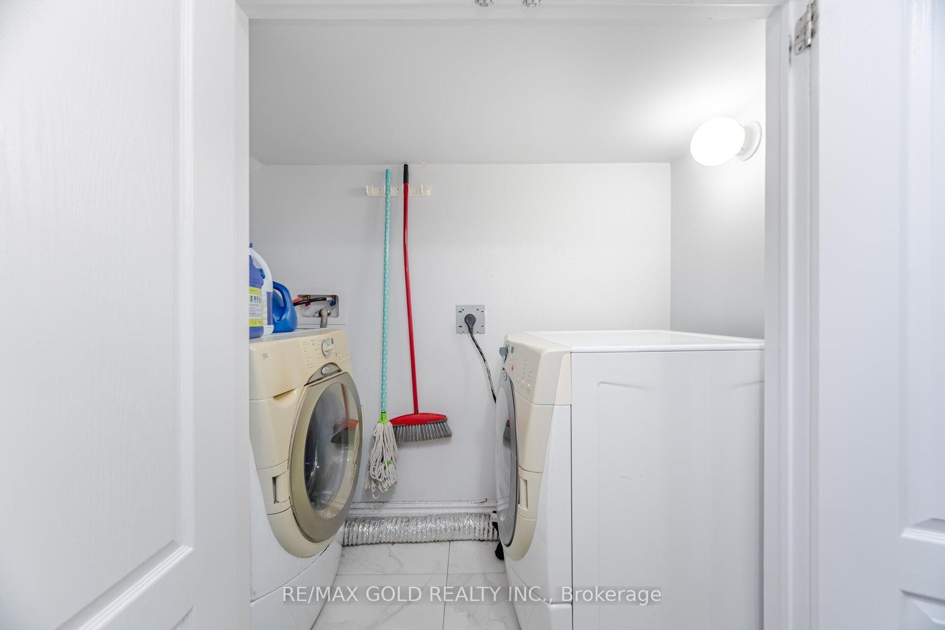 54 Ash Hill Avenue photo 43