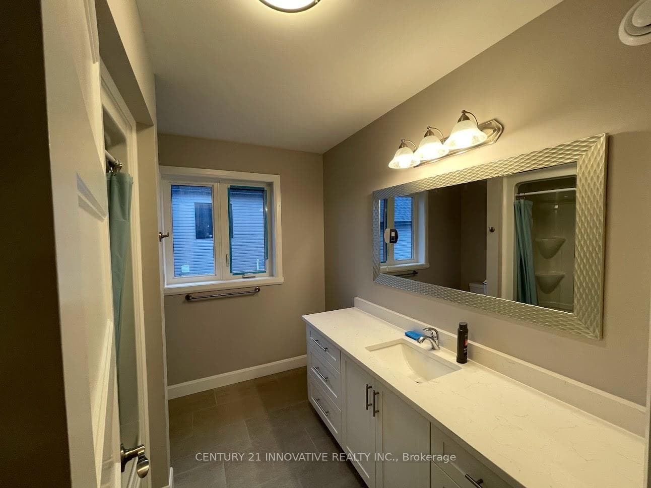 280 Gillis Avenue photo 10