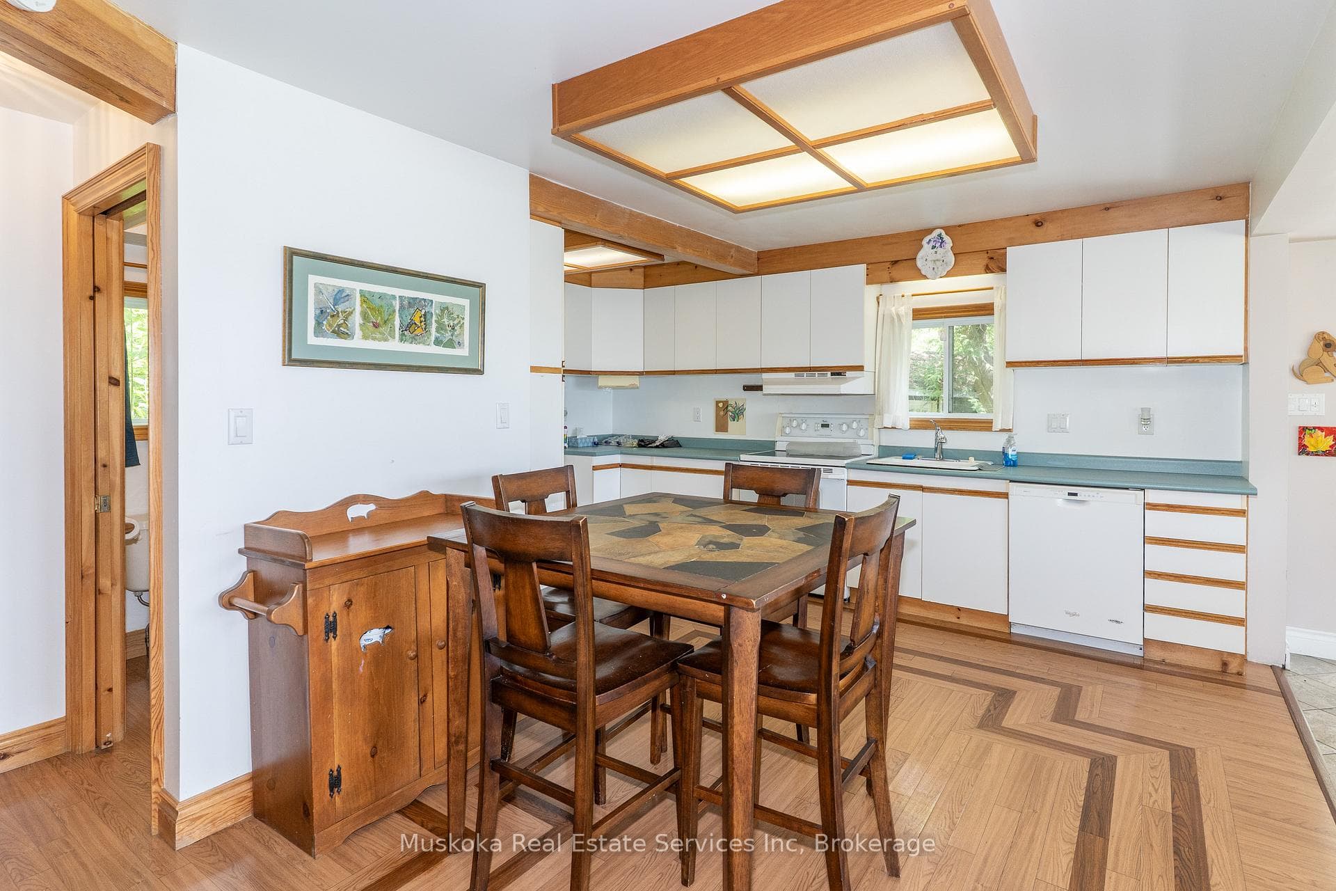 655 Farquhar Street photo 26