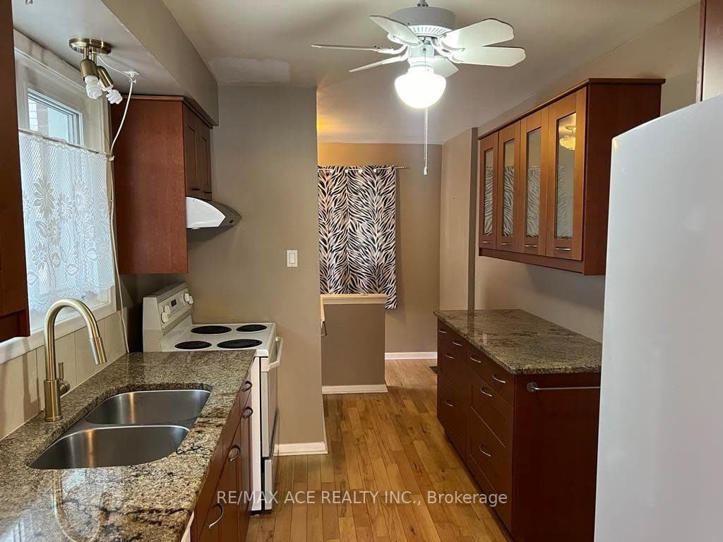 26 Oakridge Drive Unit Main photo 5