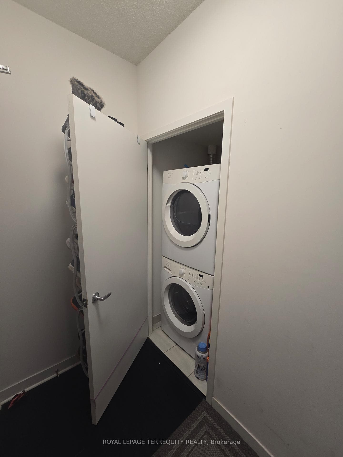 360 Square One Drive Unit 2805 photo 23