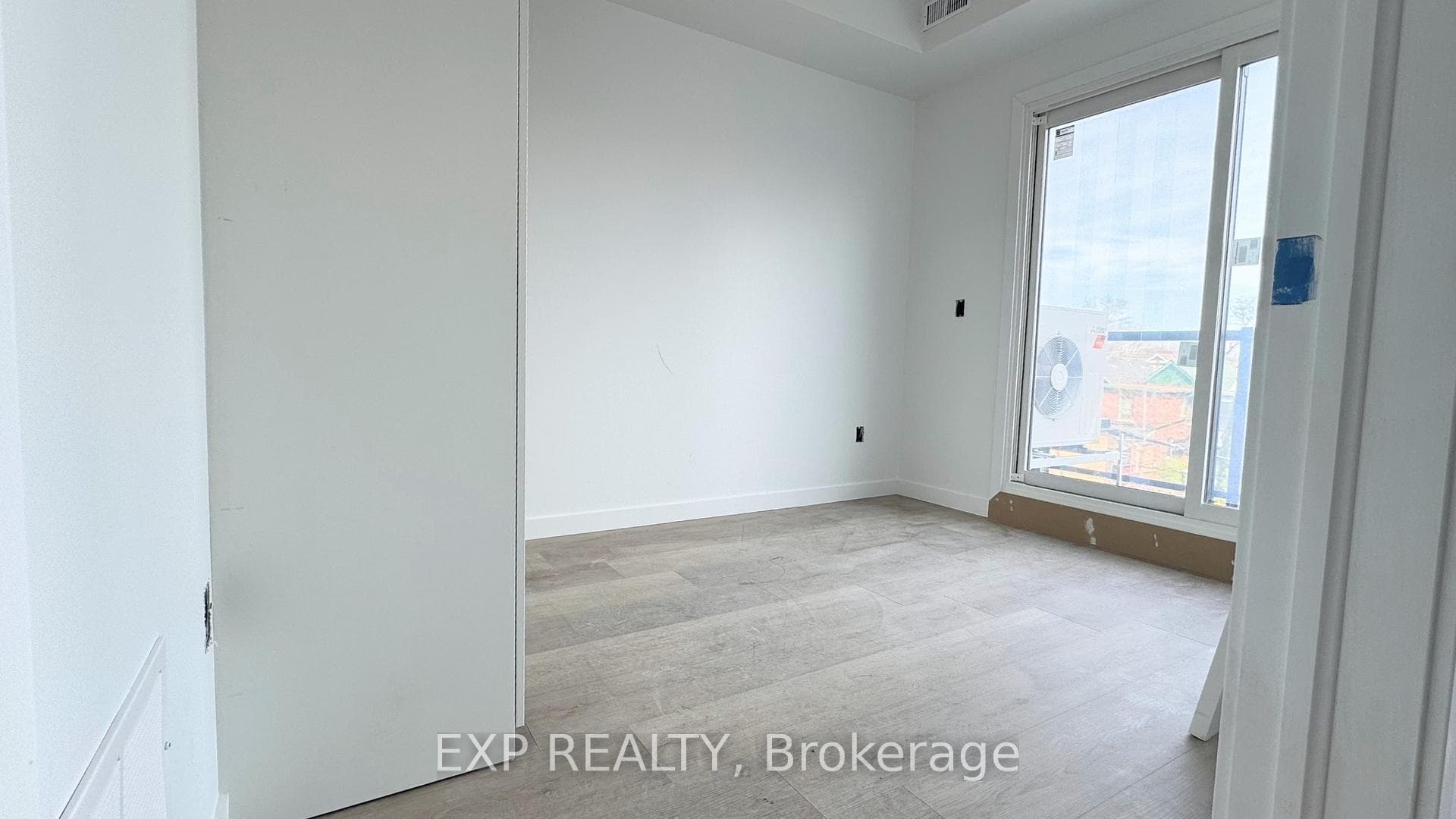 1103 Dufferin Street Unit 4 photo 6