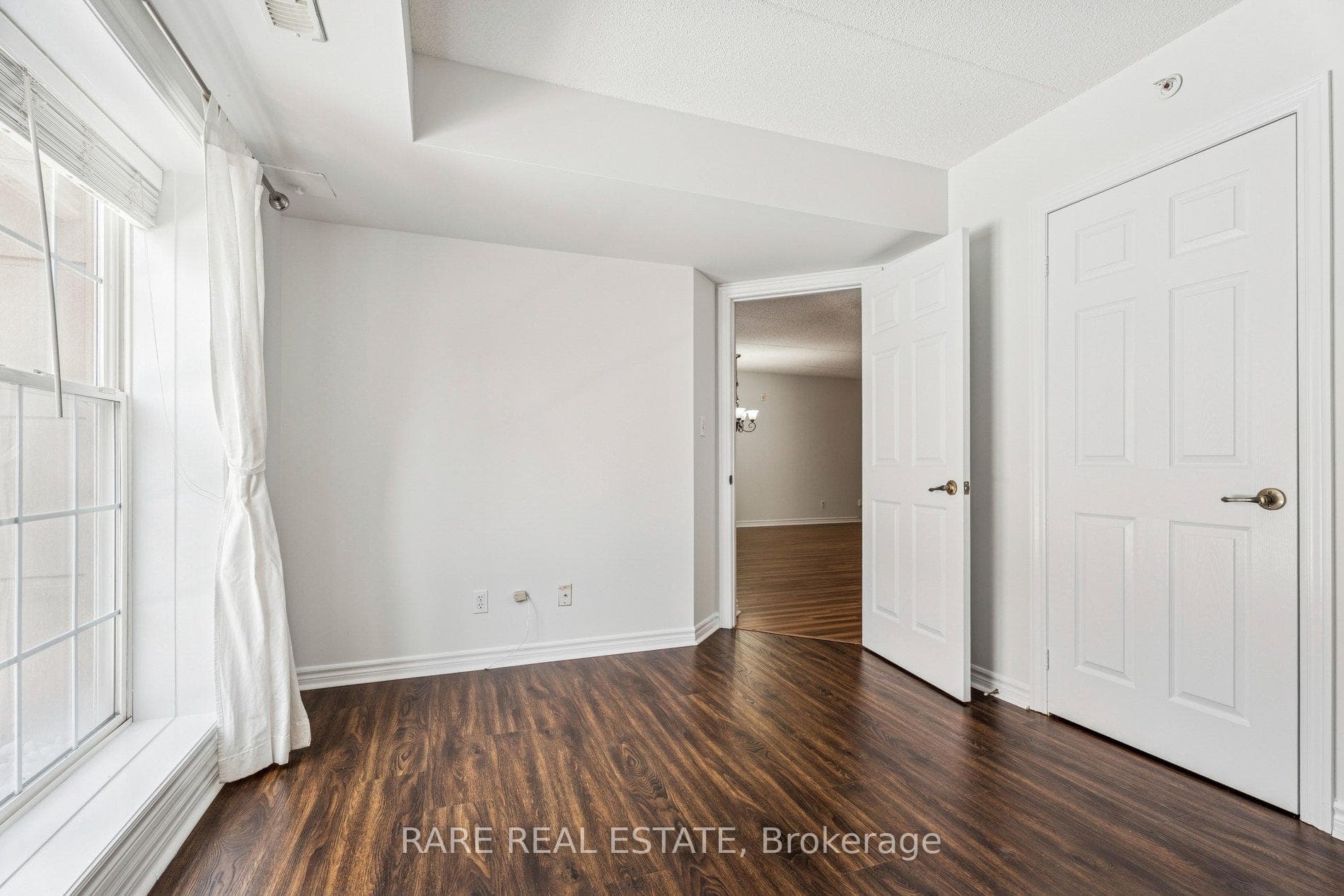 2075 Appleby Line Unit 101 photo 19