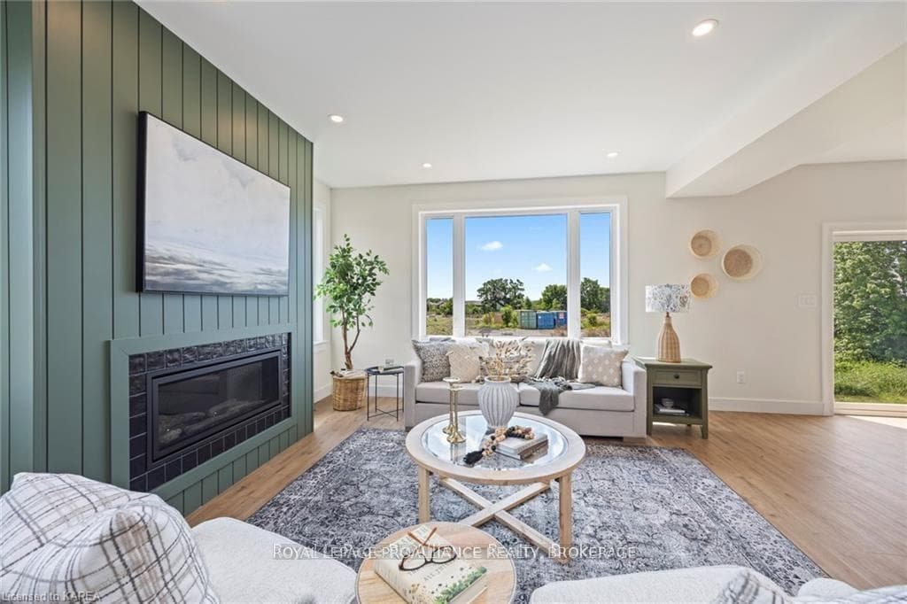 157 MCDONOUGH Crescent photo 5