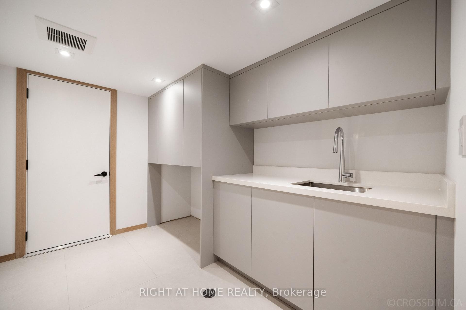 99 Douglas Road photo 45