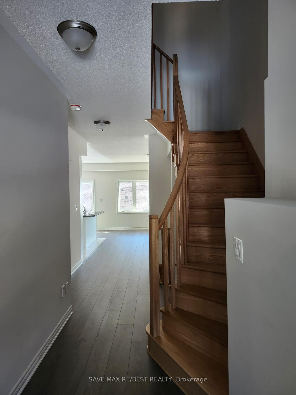 60 Sapphire Way photo 4