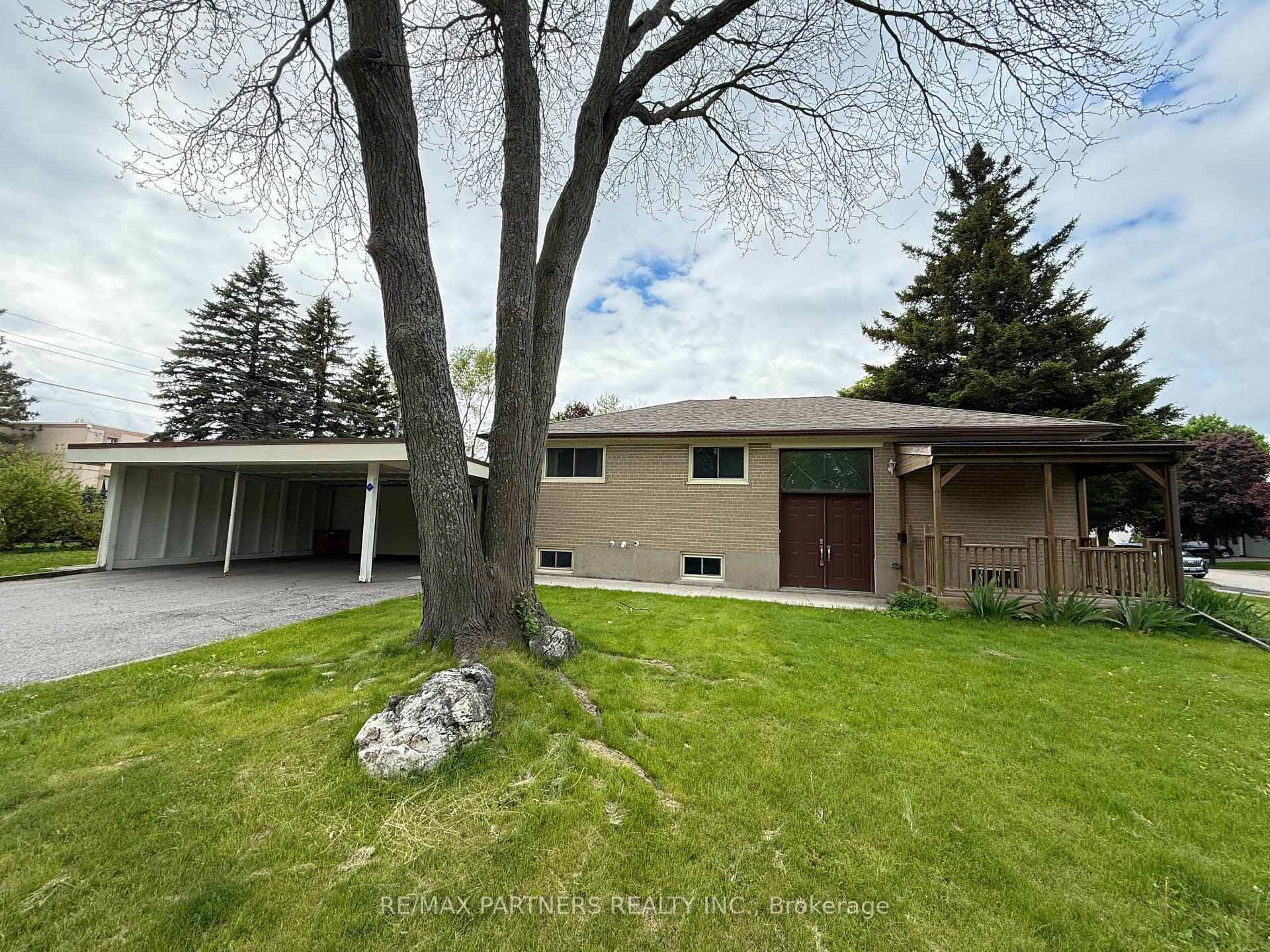 77 Foreht Crescent photo 3