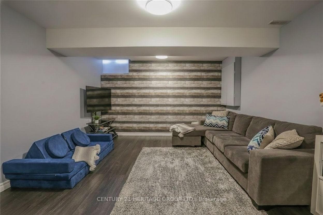 873 Silverfox Crescent photo 20