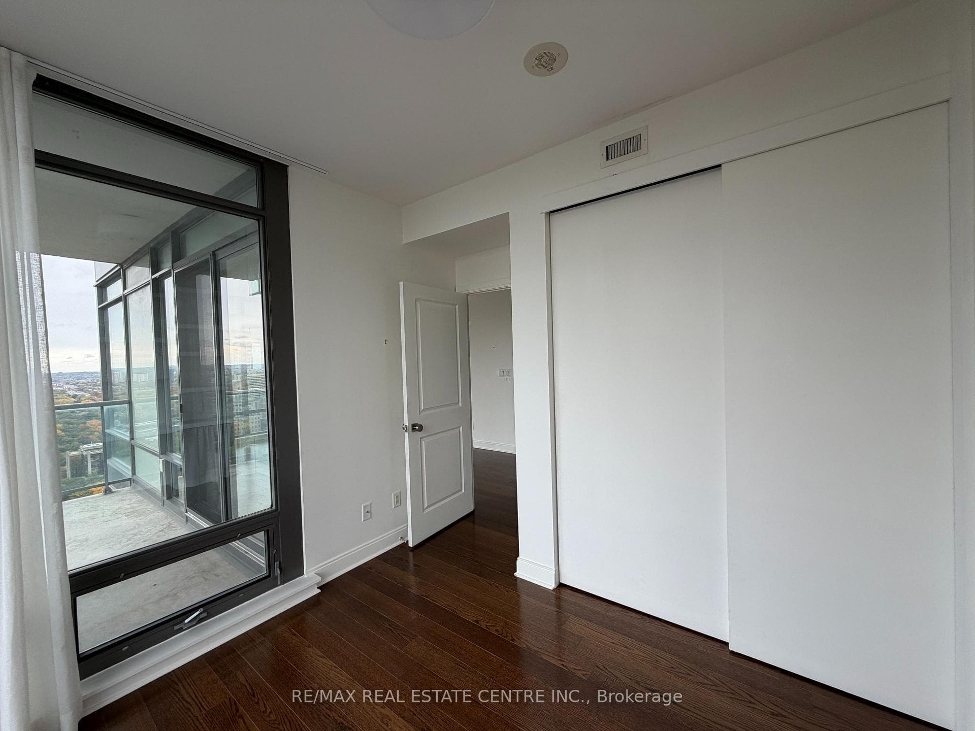 18 Yorkville Avenue Unit 3106 photo 7