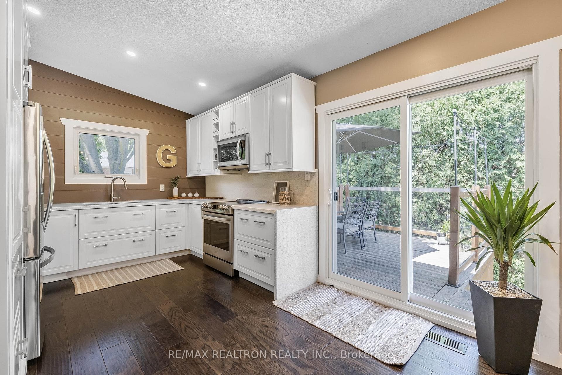 245 Sheffield Street photo 15