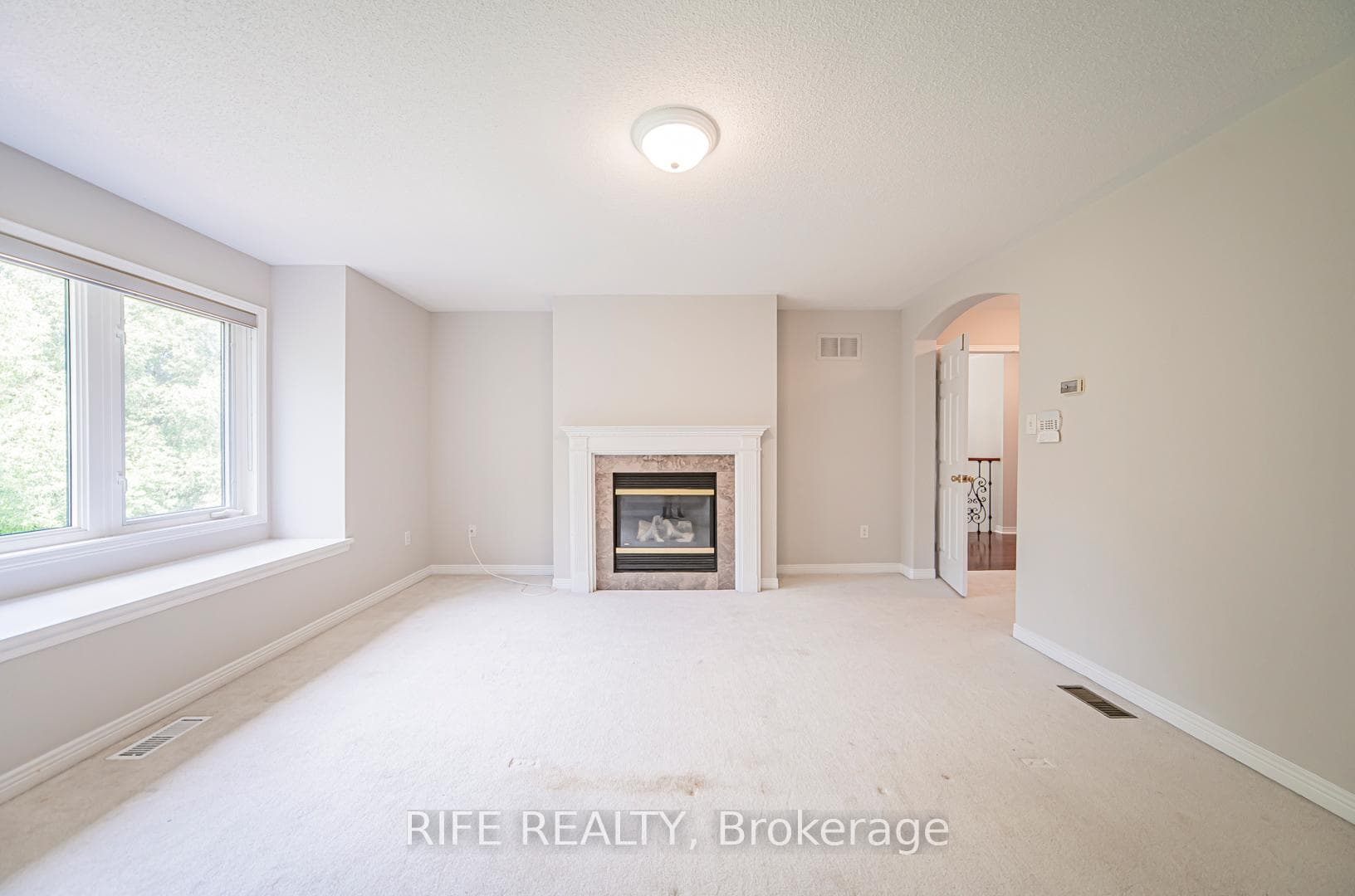37 Burndenford Crescent photo 22