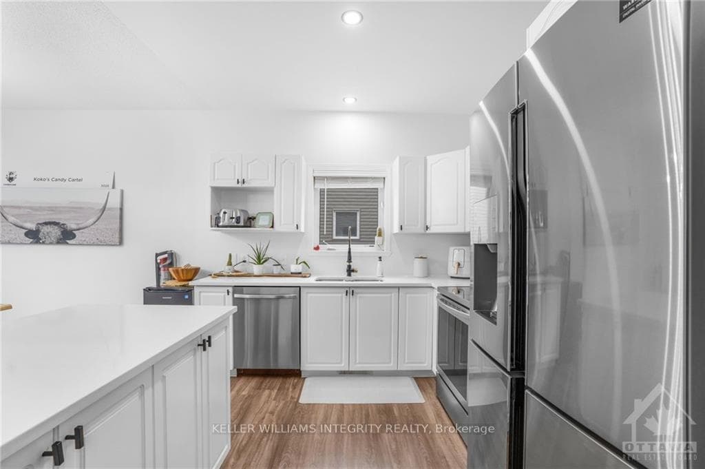 405 JASPER Crescent photo 12