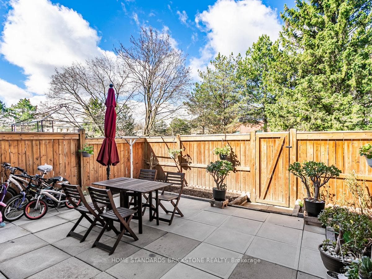 26 Poplar Crescent photo 36