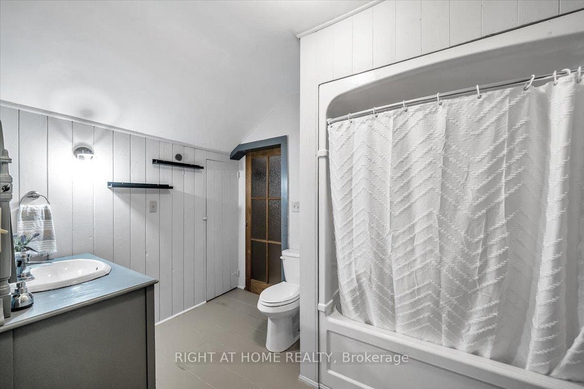 1320 King Street photo 36